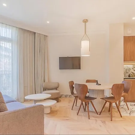 3br St Honore Place Vandome Parigi