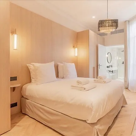 Apartment 3br St Honore Place Vandome Paris